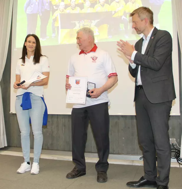 Mit Marina Müller und Walter Schüssler vom ASV Ladenburg wurden sogar Sportler mit Weltmeister-Erfolgen geehrt. 