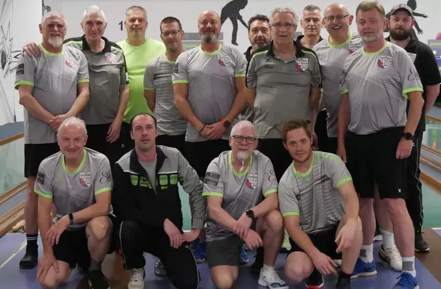 Hinten: Bernd Schnabel, Thomas Müller, Ralf Schmitt, Stefan Tesch, Ralph Gerngroß, Markus Bähr, Peter Reiser, Ernst Engel, Matthias Keiler, Karl-Ludwig Roth, Tobias Ewald, vorne: Gerd Bellemann, Marcel Köbel, Manfred Romahn, Simon Schäfer Es fehlen: Daniel Emmerich, Jürgen Fendrich, Bernd Bökelmann 