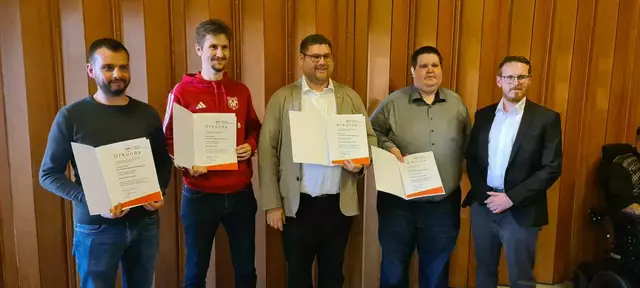 Im Bild (v.l.n.r.): Christian Kuhn, Daniel Zimmer, Tobias Hertel, Martin Kinzig, Dennis Griesbach (Verband). Es fehlt: Patrick Galow | Foto: FC Viktoria