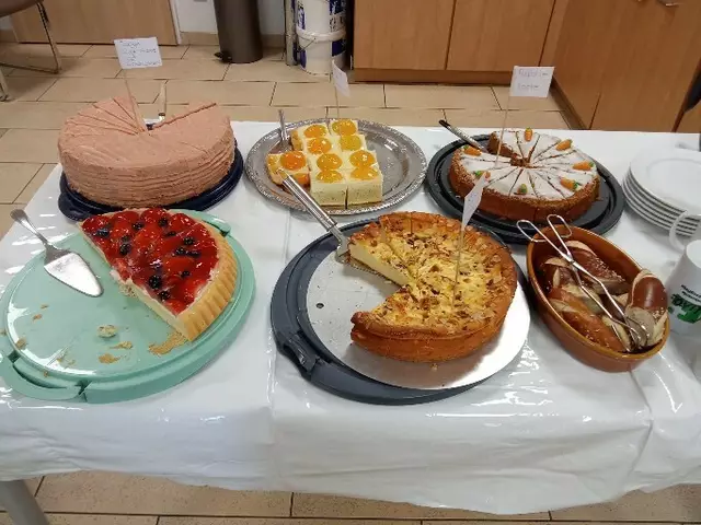 Freuen Sie sich schon jetzt auf unser reichhaltiges Kuchenbuffet... | Foto: Cafe Contact Team