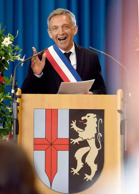Plouguerneaus Bürgermeister Yannig Robin übermittelte die Glückwunsche aus der Partnergemeinde | Foto: 
                               Marcus Schwetasch     
