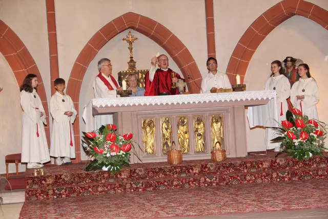 Mit einem feierlichen Gottesdienst, den Dekan Johannes Brandt gestaltete, wurde die Übergabe von St. Sebastian an die Stadt Ladenburg eröffnet. 
