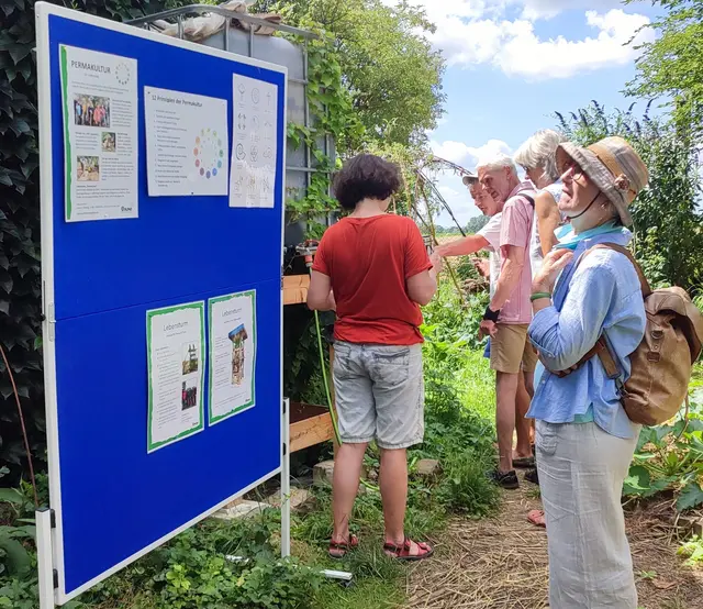 Auch ohne persönliche Führung konnte man sich über das Konzept der Permakultur informieren | Foto: Michael Janke