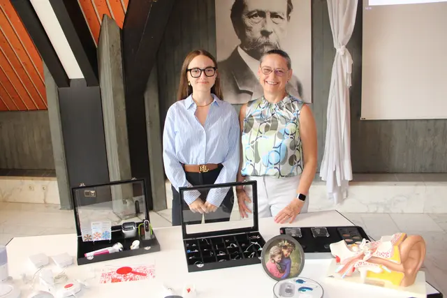Mutter und Tochter bei der Arbeit – Cornelia und Annika (links) Blaess hielten beim Kreisseniorenrat einen qualitätsvollen Vortrag. 