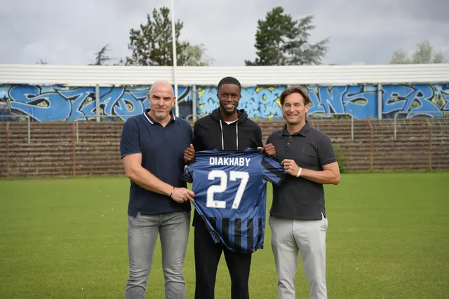 Adama Diakhaby (Mitte) spielt in der neuen Saison für den SVW. | Foto: zg
