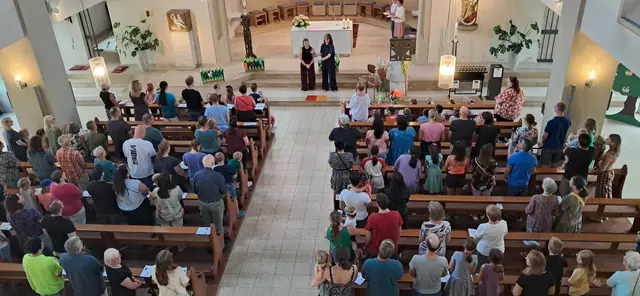 Gut besucht war der Gottesdienst zum Auftakt des Bazar. | Foto: zg