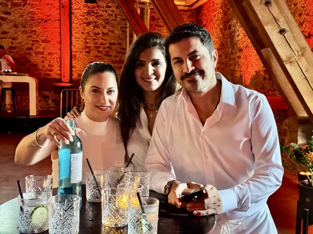 Der Mannheimer Beauty Experte Reza Shari (rechts) zeigte sich restlos begeistert von dem Event und genoß den Abend.  | Foto: Markus Weik