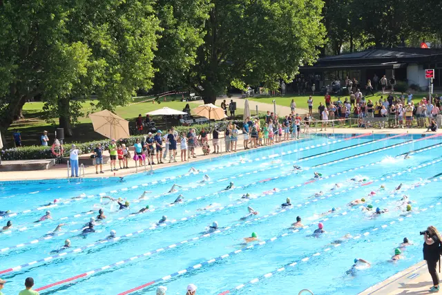 Insgesamt 1.700 Triathleten - so viele wie noch nie - gingen beim Triathlon-Festival in Ladenburg an den Start.