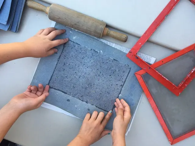 Die AVR Kommunal zeigt am 14. August, wie aus Wasser und Altpapier neues Recyclingpapier hergestellt wird. | Foto: Foto: AVR Kommunal AöR