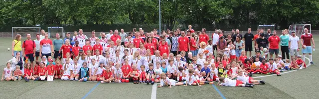 Die LSV-Fußball-Jugendabteilung lebt, wie dieses Gruppenfoto beweist. 