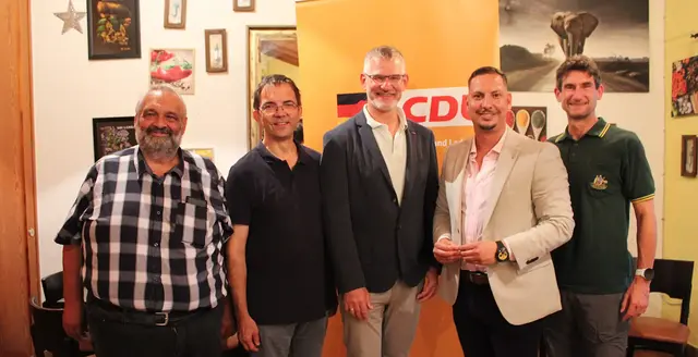 Die anwesenden Mitglieder des Gemeinderates von links: Karl Meng, Karl-Martin Hoffmann, Tillmann Jahn, Sophian Habel und Armin Gattung | Foto: Renate Schwanebeck