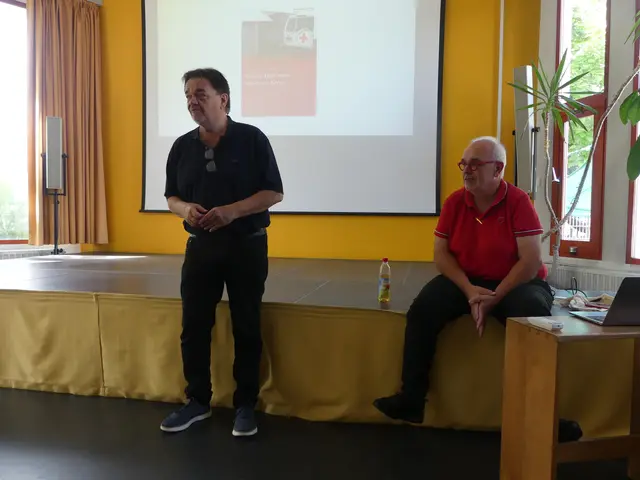 Horst Sommer (li) begrüßte Uwe Mauch beim Heimatverein. | Foto: Schatz