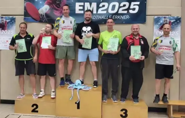 Stolzer EM-Dritter der Doppelkonkurrenz: Roman Fink in den Farben der LSV (Zweiter von rechts).