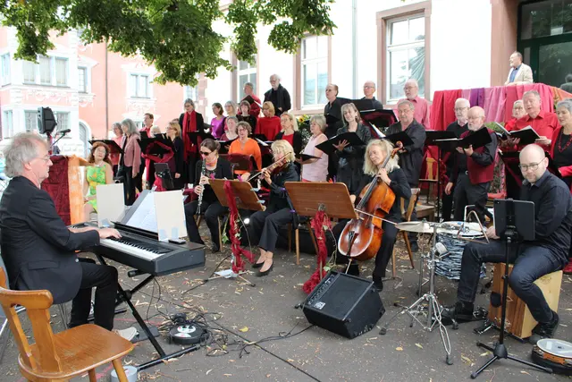 Nicht enden wollender Applaus war der Lohn für die Musiker, die nicht ohne Zugabe gehen durften