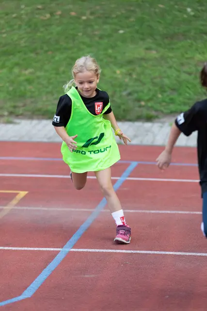 Selbst beim Aufwärmen - hier beim Linienfangen - hatten die Kinder sichtlich viel Spaß an der Bewegung.