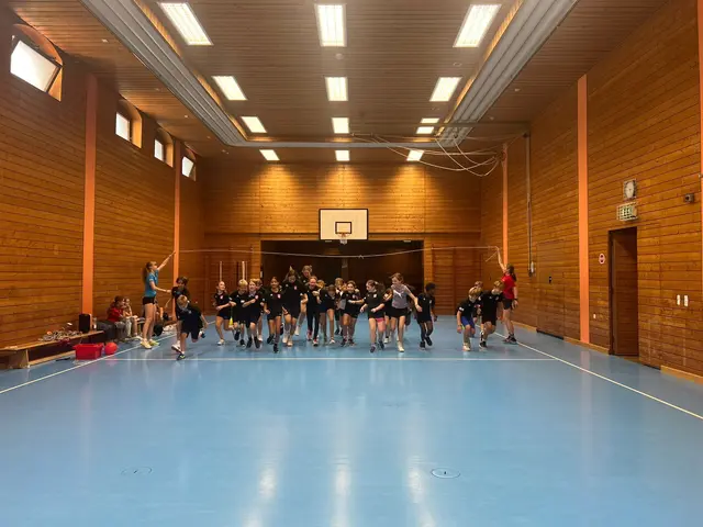Beim Ropeskipping in der Jahnhalle hatten alle riesigen Spaß. | Foto: Foto: -zg.