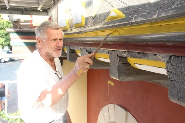 Der Handwerksmeister Werner Matt wird von seinen Kunden auch Fachwerk-Doktor genannt. 
