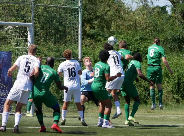 Ein ums andere Mal heiß her ging es im Friedrichsfelder Strafraum im Spiel gegen Plankstadt. /Foto: -wy