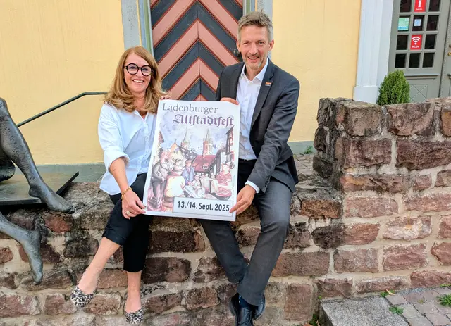 Bürgermeister Schmutz und die Stadtmarketingleiterin Petra Liebig haben das Jubiläums-Altstadtfest bestens vorbereitet.