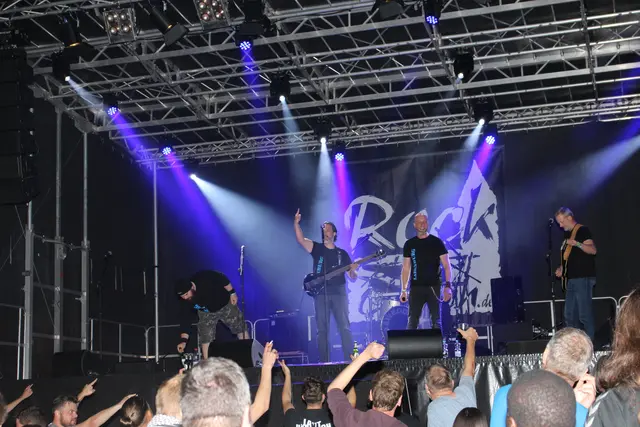 Bands von hoher Qualität spielten in den letzten drei Jahrzehnten bei Rock at Church im Kirchengarten.