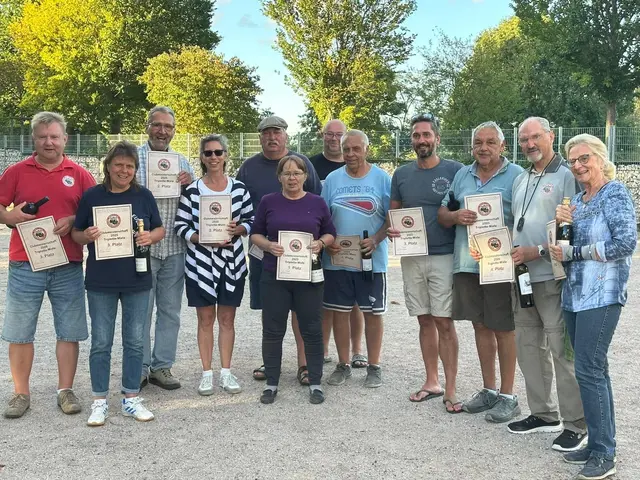 Auszeichnungen für die Besten bei der BCEN-Clubmeisterschaft Triplette Mixte | Foto: BCEN
