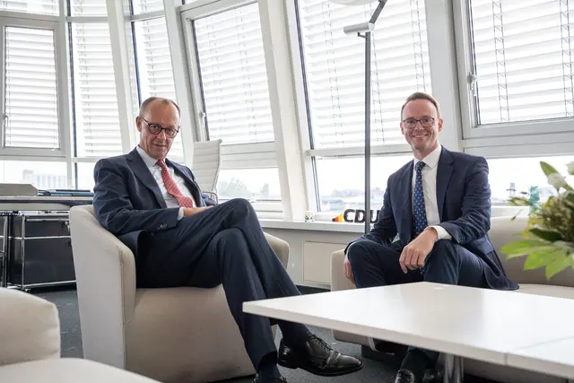 Bundeskanzler Friedrich Merz und CDU-Landtagskandidat Dr. Bastian Schneider. (Foto: CDU/Tim Hofmann)