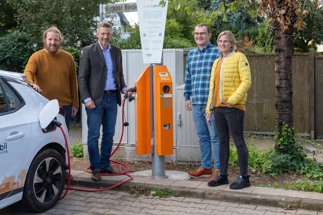 Freuen sich über das gelungene Projekt: Andreas Gißler, Bürgermeister Stefan Schmutz, Marius Steigerwald und Anna Struve (v.l.n.r.)