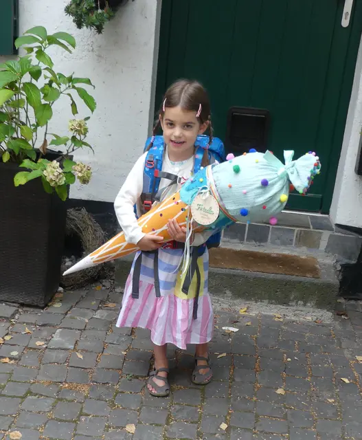 Die Kinder dürfen sich freuen - ihre Schultüte wird ein zweites Mal gefüllt. | Foto: Schatz
