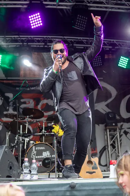 Der Frontmann Erick von "Placid Peal" hatte viel Spaß bei Rock at Church.