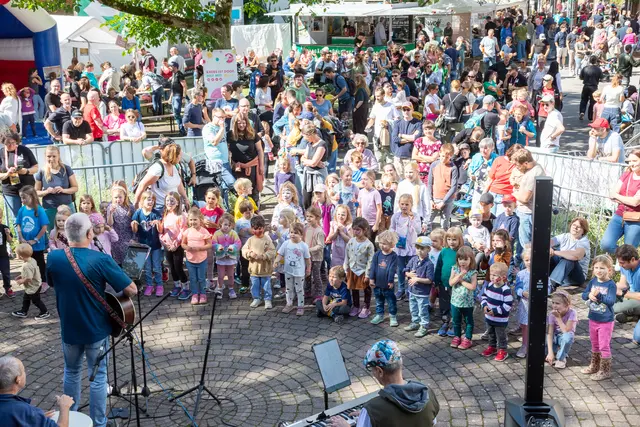 Die neu formierte Kinderband "Die Ohrwürmer" begeisterte die Kleinsten der Kleinen.