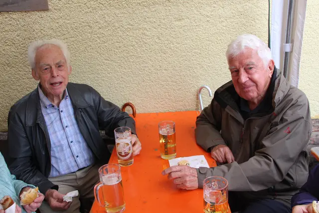 - Alle guten Gärtner heißen Werner. Diese Behauptung konnten die beiden Gärtner Werner Edelmann und Werner Molitor blind unterschreiben. Beim Altstadtfest tauschten sich die einstigen Berufskollegen aus und sprachen von den guten, alten Zeiten. Beide Gärtner waren schon beim 1. Altstadtfest dabei, als der Garten des Bischofshofes eröffnet wurde, in dem Werner E. als Stadtgärtner und Werner M. als „Heimatbund-Gärtner“ immer mal wieder Hand anlegten.