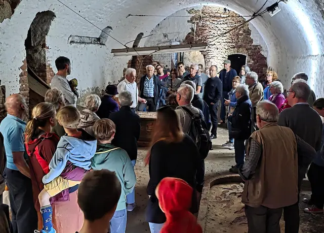 Führung durch die Eiskeller von Edingen | Foto: Hannes S. Henn