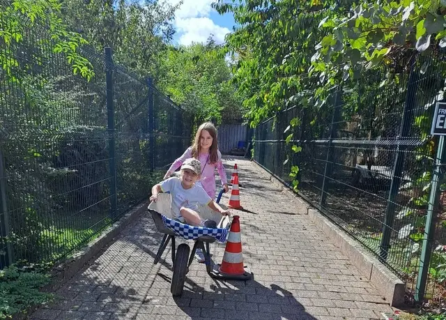 Beim Schubkarrenrennen meisterten die Kinder den Parcour ohne Probleme | Foto: KTZV