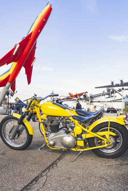 Die Oldtimer Vespafreunde München sorgen mit ihrer atemberaubenden Vespa-Akrobatikshow für Staunen und gute Laune. | Foto: TMSNHSP