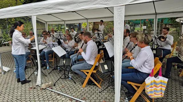 Zum Frühschoppen unterhielt der Musikverein die Gäste. | Foto: Heil