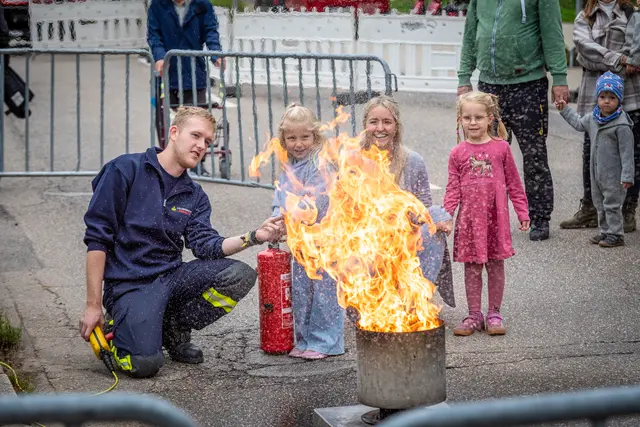 Die Kinder hatten Spaß, aber auch Respekt, beim Feuerlöschen.