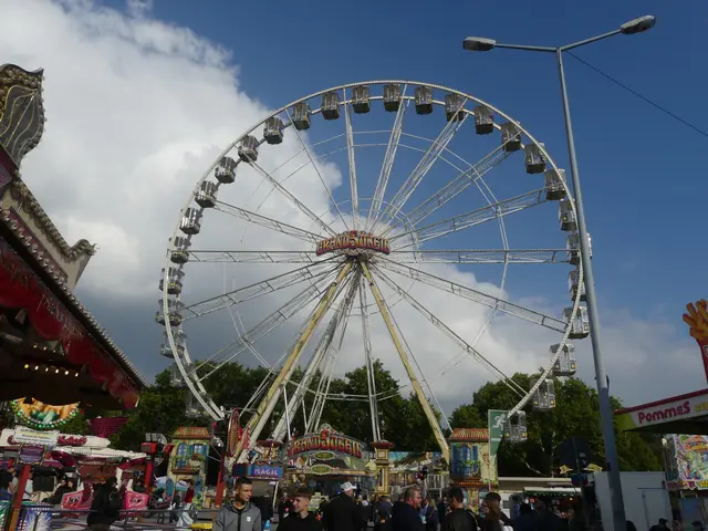 Das große Riesenrad ist weithin sichtbar und gehört zur Oktobermess einfach dazu. | Foto: Schatz