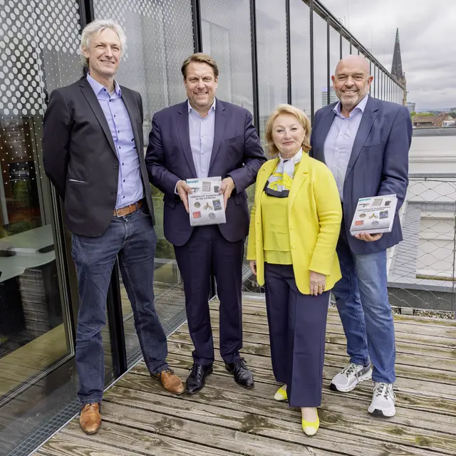 Der Freundeskreis MARCHIVUM freut sich über seine neuen Mitglieder: Dr. Boris Weihrauch (2.v.l.) und Heiner Bernhard (1.v.r.) zusammen mit Dr. Harald Stockert und Helen Heberer
 | Foto: Kathrin Schwab