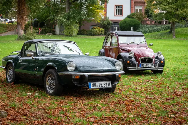 Sowohl der Triumph Spitfire 1500 als auch die "Ente" (Citroën 2CV) blieben im Benzpark stehen und wurden nicht "ausgeführt".