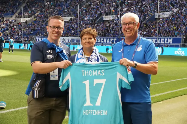 Thomas Zachler (im Bild rechts) bei der Verabschiedung in der PreZero-Arena, der Heimspielstätte der TSG 1899 Hoffenheim  | Foto: 
Bild: Hans-Joachim Of | RNZ