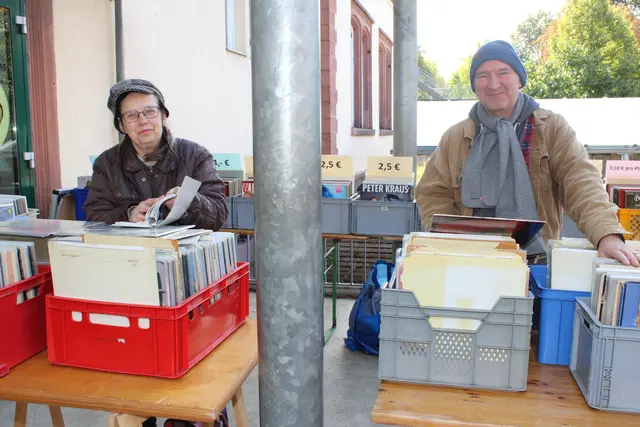 Der Veranstalter Harald Steif bot selbst alte Schallplatten an.
