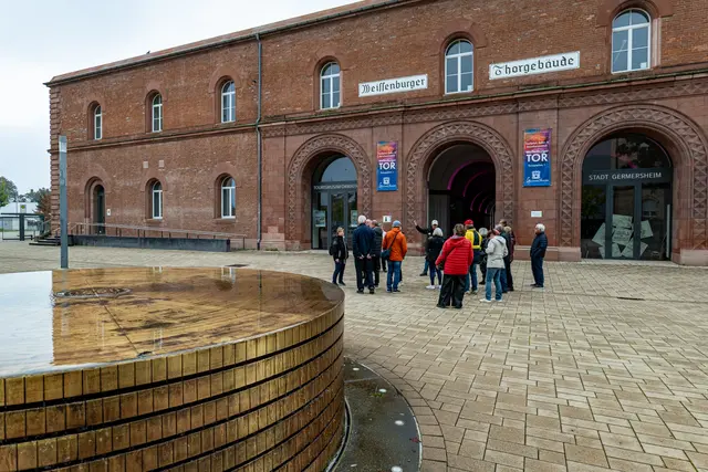 Am Besucherzentrum in Germersheim starteten die Besichtigungs-Touren | Foto: OGV