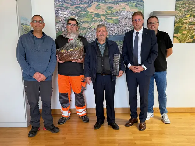Im Bild (v.l.n.r.) Jörg Studniberg, Andreas Wagner, Murat Coban, Bürgermeister Florian König und Dominik Eberle | Foto: BMA