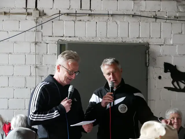 Gerald Marzenell (rechts) beantwortete bereitwillig alle Fragen von Moderator Richard Soppa (links). /Fotos: -wy