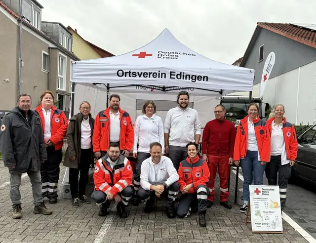 Zwiebelkuchenverkauf | Kerwe-Samstag 2025 | Foto: DRK Edingen