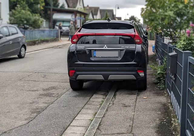 Durch diese hohle Gasse kommt keine/r. | Foto: Uli Dreckschmidt