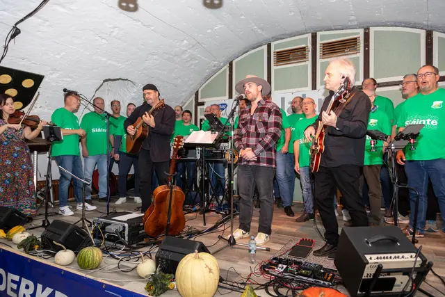 Dhalia’s Lane aus Hessen sorgen bei "Auld Lang Syne" zusammen mit dem Männcherchor für Gänsehaut.