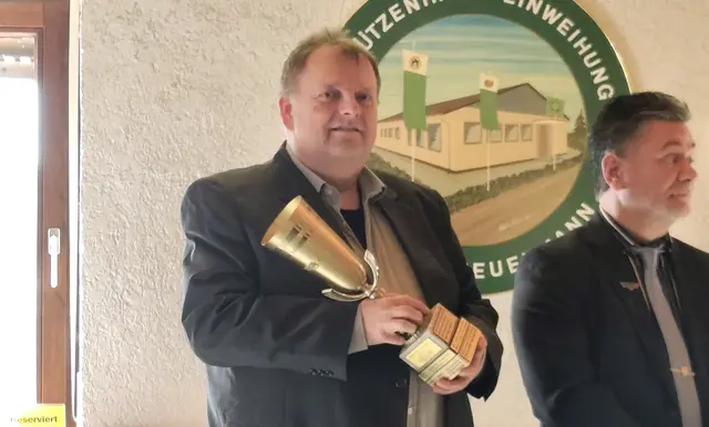 Dieter Kraus holt den Kreispokal wieder nach Edingen! | Foto: SG Tell