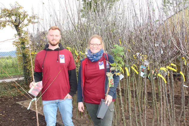 Die vierte Generation steht bereit: Eva Walter und Tim Büttner führen die Traditions-Baumschule in die Zukunft.