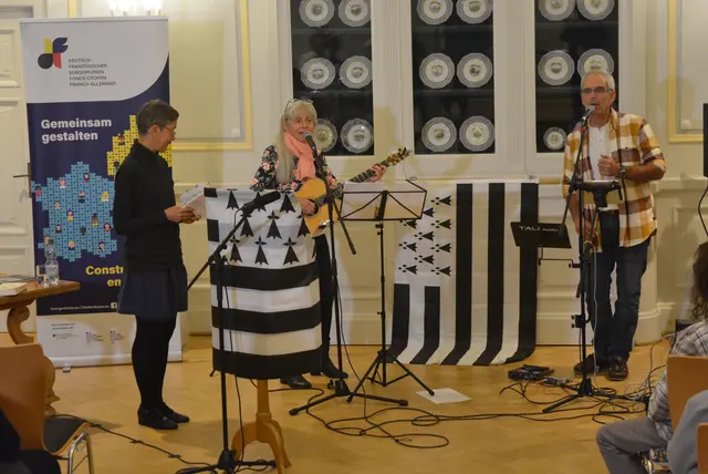 Über Grenzen hinweg: "Musikalische Lesung" mit Astrid Lehmann „Nur ein kurzer Sommer,“ mit dem Duo "Tali Moan" aus Plouguerneau  | Foto: IGP
